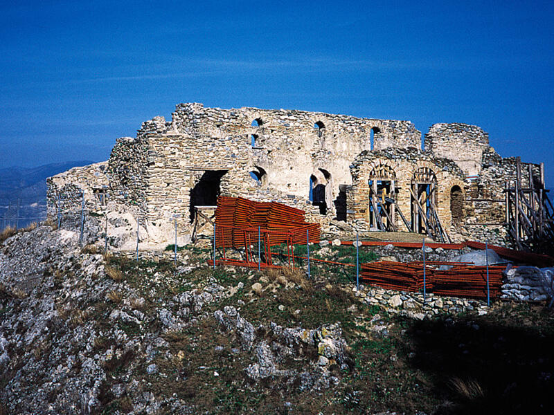 Εκκλησίες στο Κάστρο Σερβίων